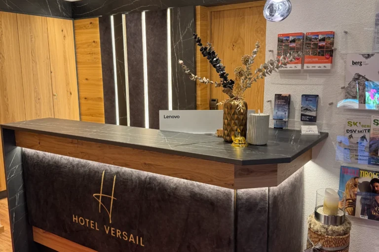 Hotel Versail Rezeption